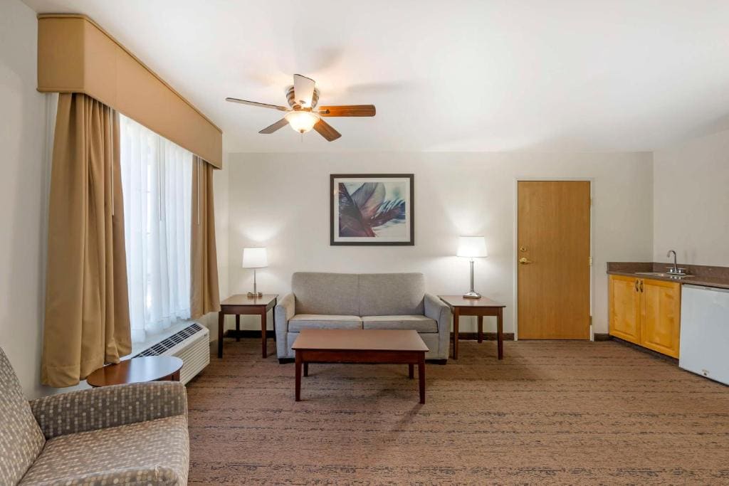 Deluxe King Room - Non-Smoking room - Image 2