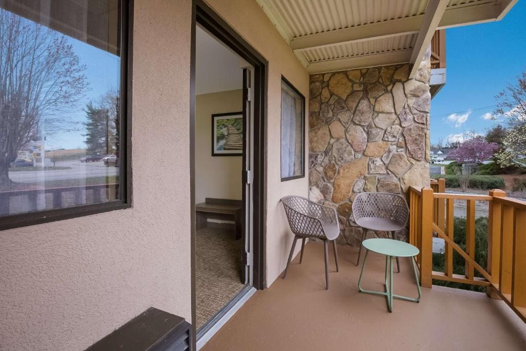 King Room with Balcony - Non-Smoking room - Image 1