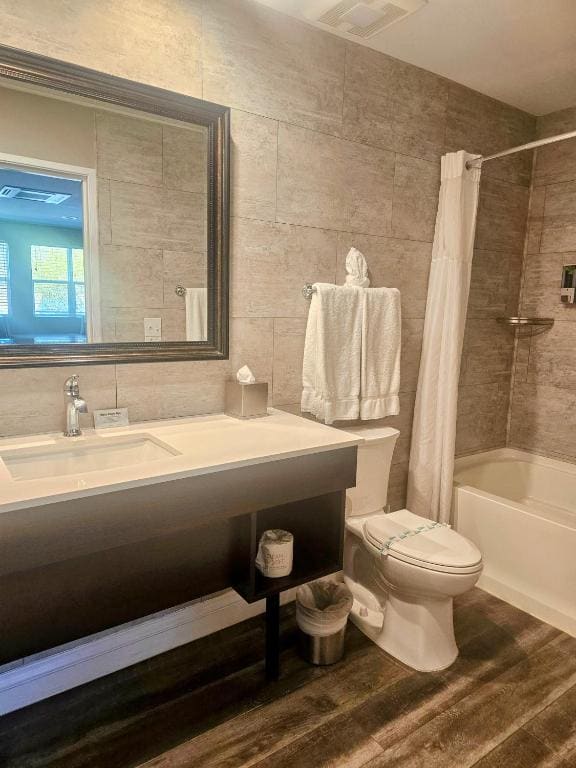 Queen Motel Room with Two Queen Beds room - Image 3