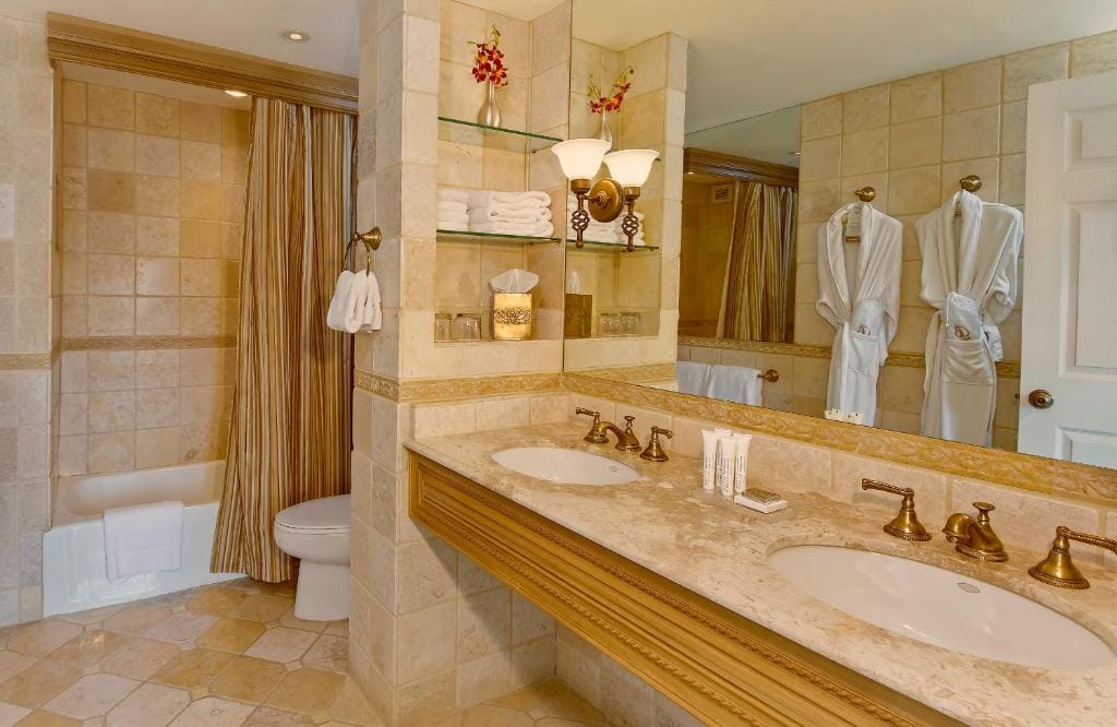 One Bedroom Suite with 2 Queen Beds room - Image 2