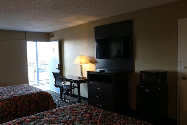 Double Room with Two Double Beds room - Image 2