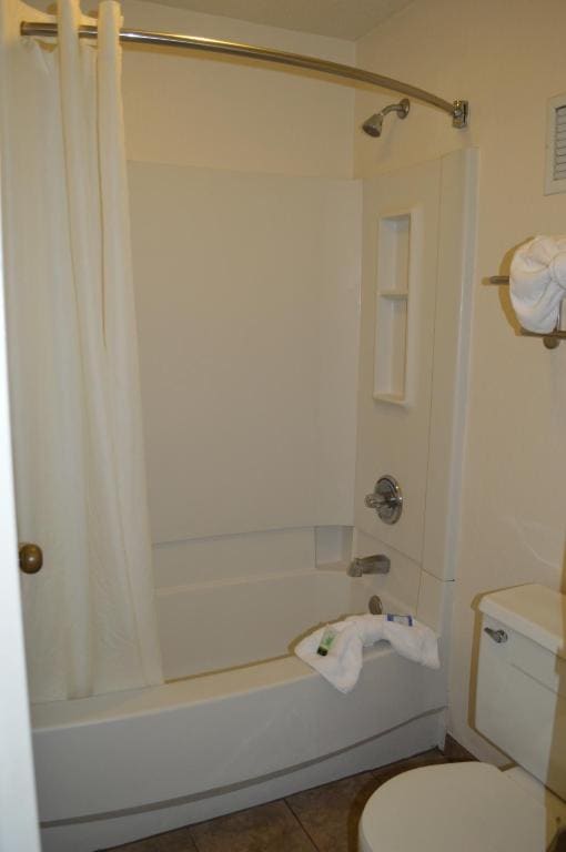 Standard Room with Two Double Beds -Smoking room - Image 1