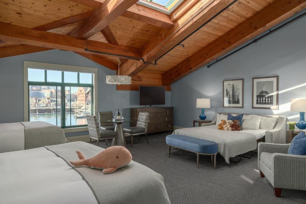 Deluxe Queen Room with Two Queen Beds and Pull Out Sofa room - Image 3