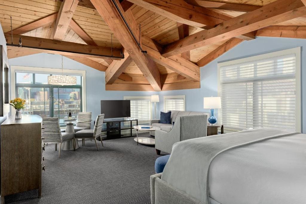 Corner King Room with Harbour View room - Image 1