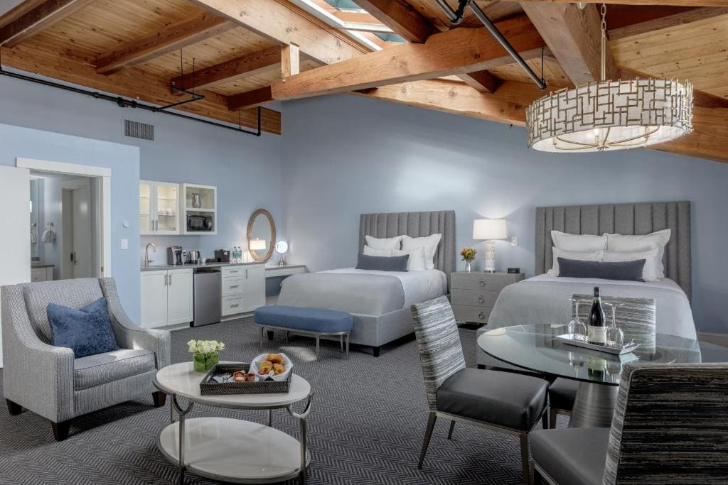 Deluxe Queen Room with Two Queen Beds and Pull Out Sofa room - Image 1