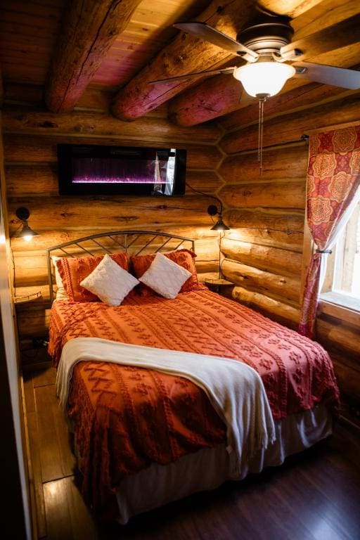 Deluxe Queen Room room - Image 3