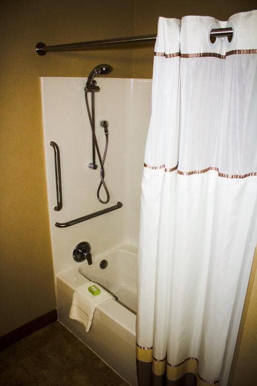 Queen Room with Two Queen Beds - Disability Access room - Image 3