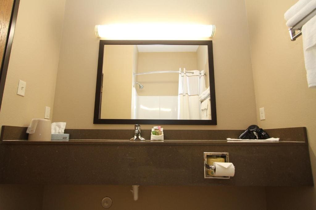 Standard Queen Room with Two Queen Beds room - Image 1