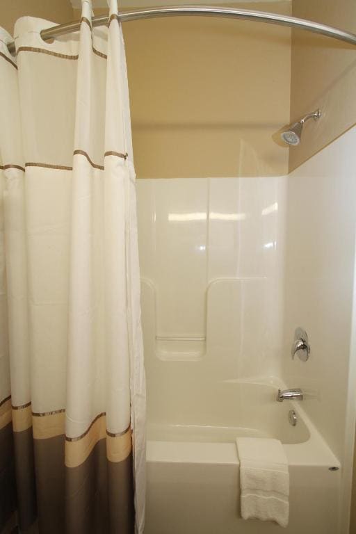 Standard Queen Room with Two Queen Beds room - Image 2