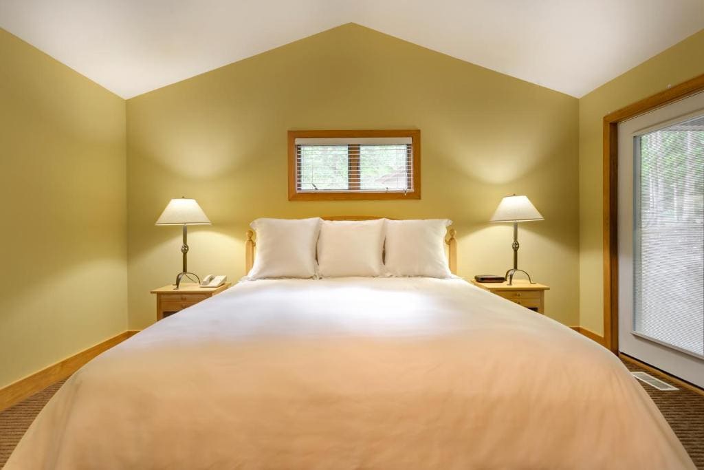 Disciple's Ridge Two Bedroom with Loft Non-Slopeside Condominium room - Image 2