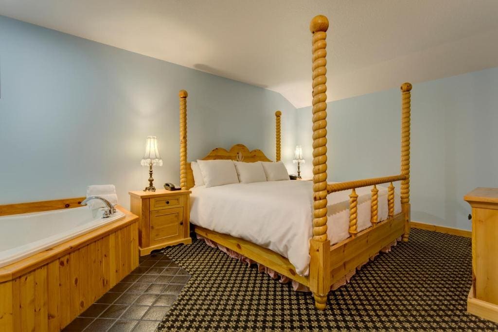Mountain Grand Lodge One Bedroom King Suite room - Image 1