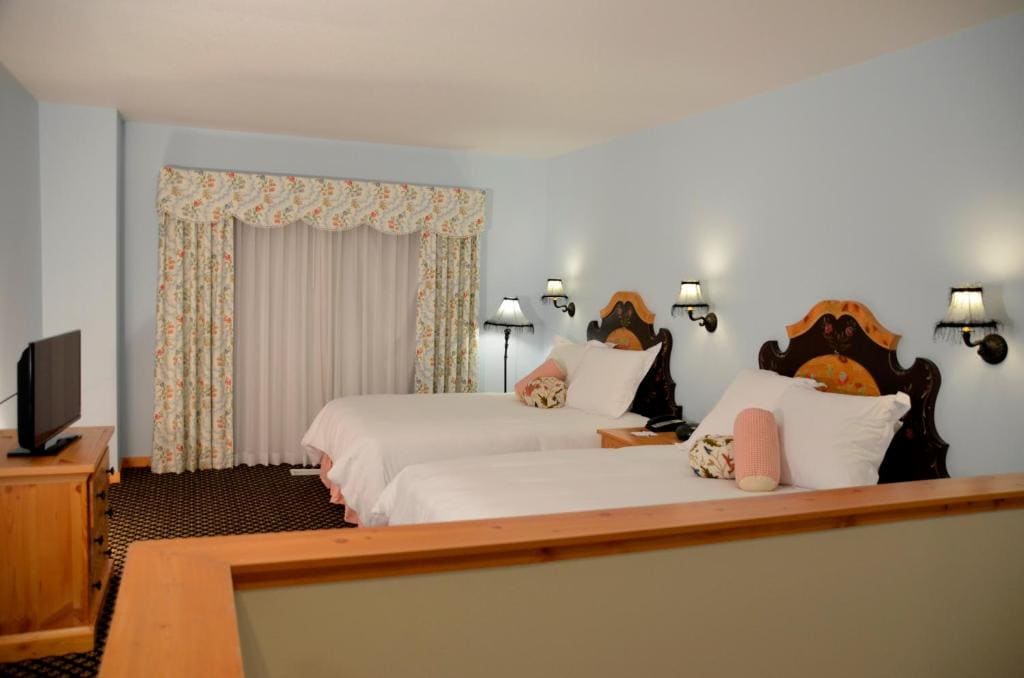 Mountain Grand Lodge One Bedroom Two Queen Suite room - Image 2