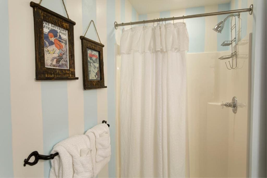 Mountain Grand Lodge One Bedroom Two Queen Suite room - Image 3