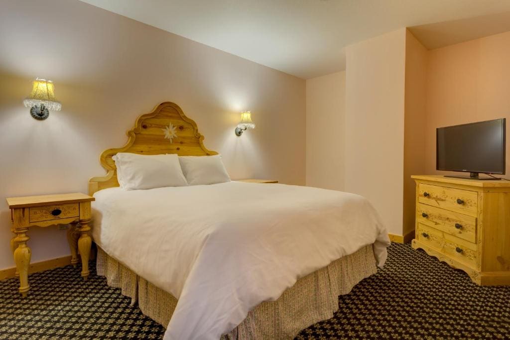 Mountain Grand Lodge Two Bedroom Plus Kid's Bunk Suite room - Image 2