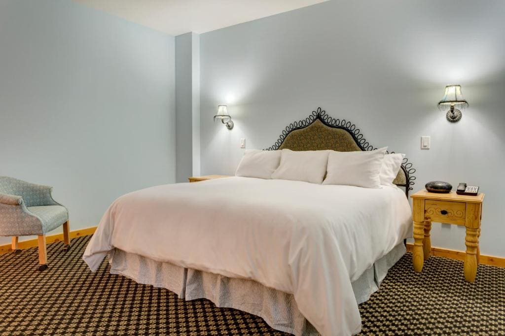 Mountain Grand Lodge Two Bedroom Suite room - Image 2