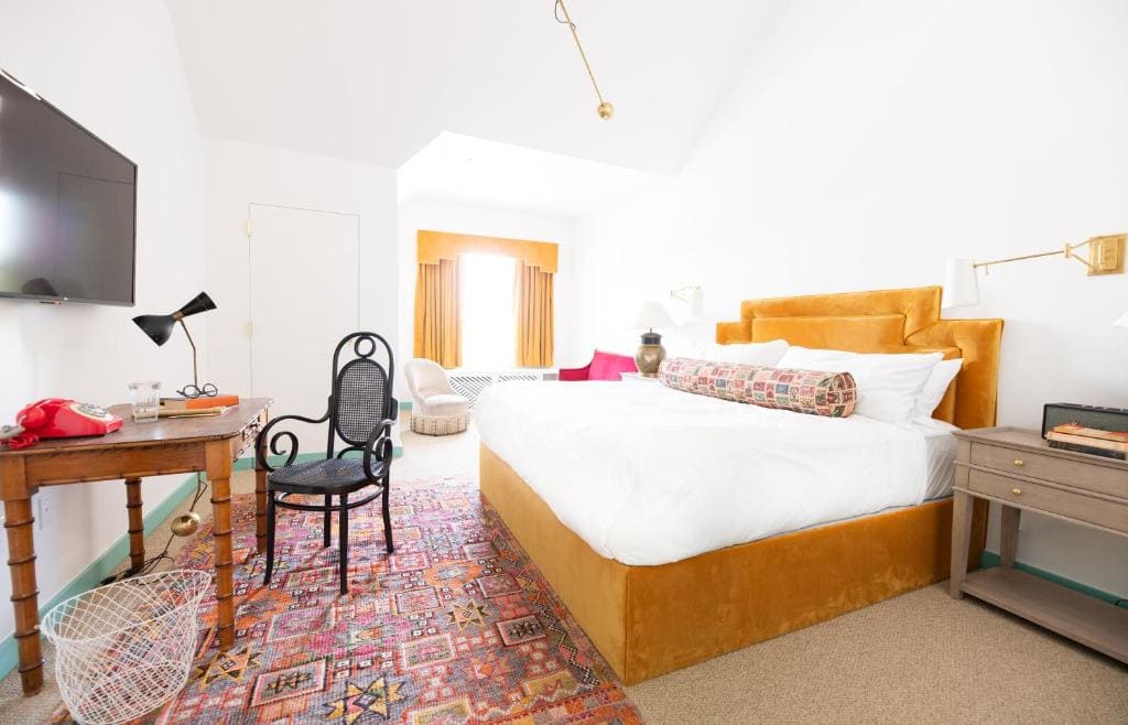 Deluxe King Room room - Image 3