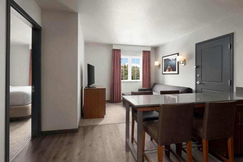 One-Bedroom Suite room - Image 1