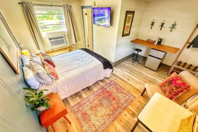 Deluxe Queen Room room - Image 2