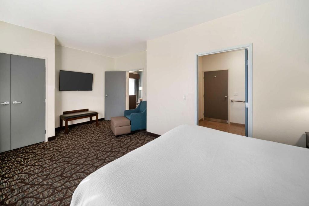 King Room - Disability Access Tub room - Image 1