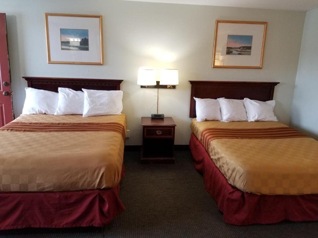 Queen Room with Two Queen Beds room - Image 3