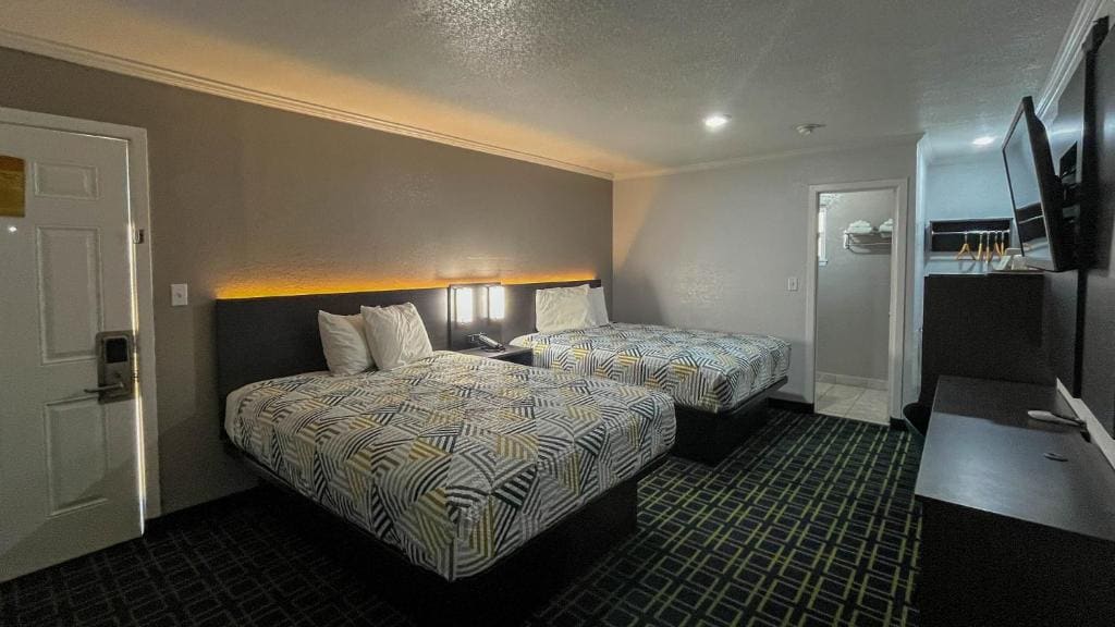 Standard Queen Room with Two Queen Beds room - Image 1