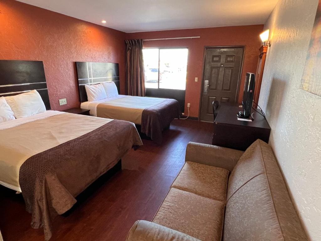 Queen Room with Two Queen Beds room - Image 3