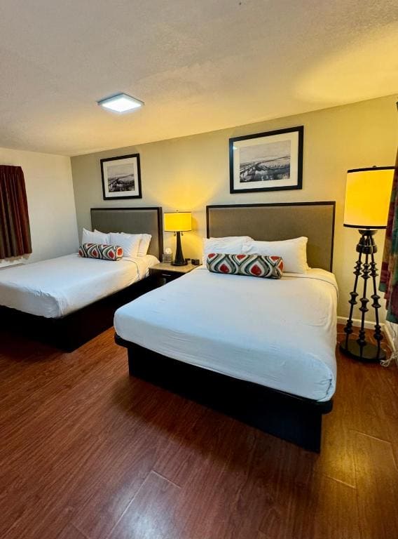 Queen Room with Two Queen Beds room - Image 2