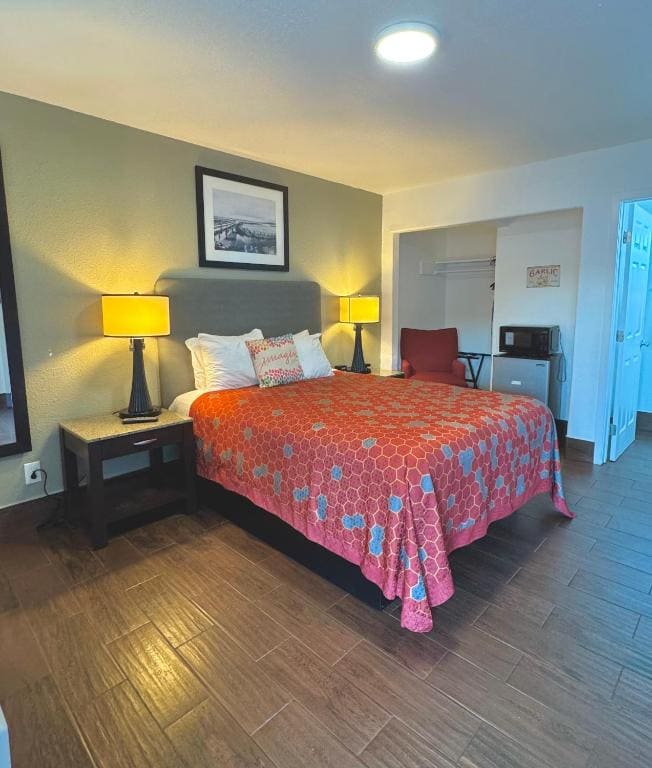 Deluxe King Room room - Image 1