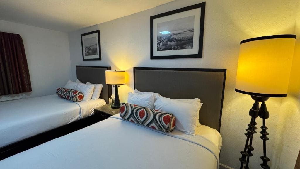 Queen Room with Two Queen Beds room - Image 3