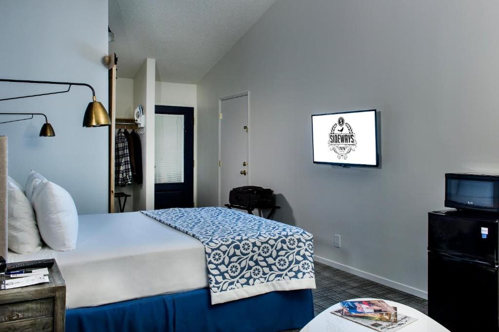 Single Queen Bed Balcony room - Image 2