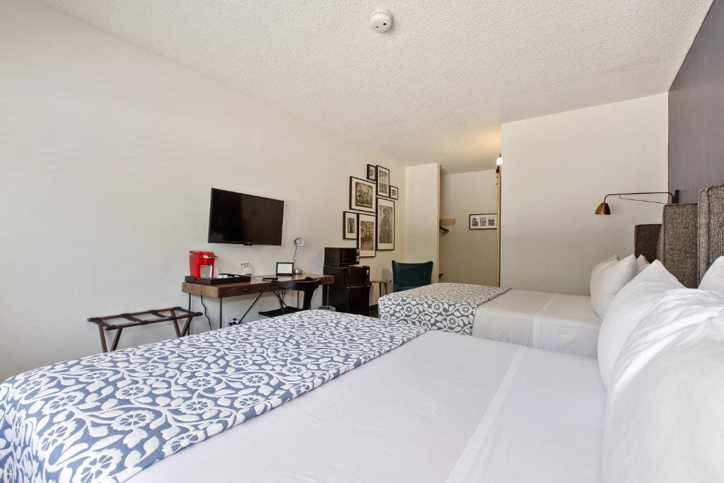 Two Queen Courtyard room - Image 1
