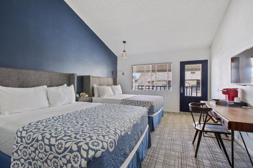 Two Queen Courtyard room - Image 2