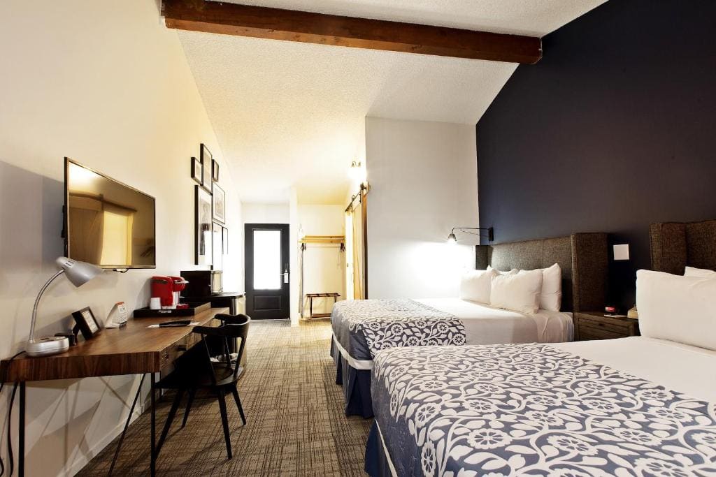Two Queen Standard room - Image 2
