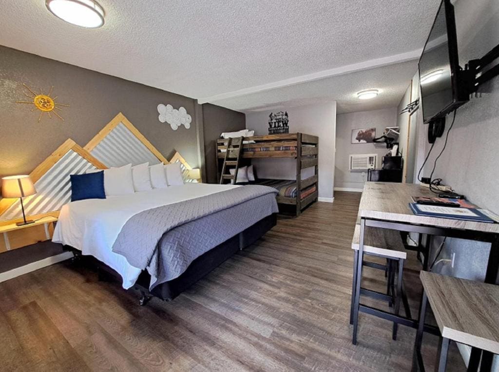 Family Room room - Image 3