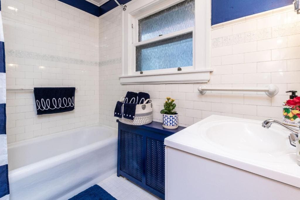 Deluxe King Suite room - Image 2