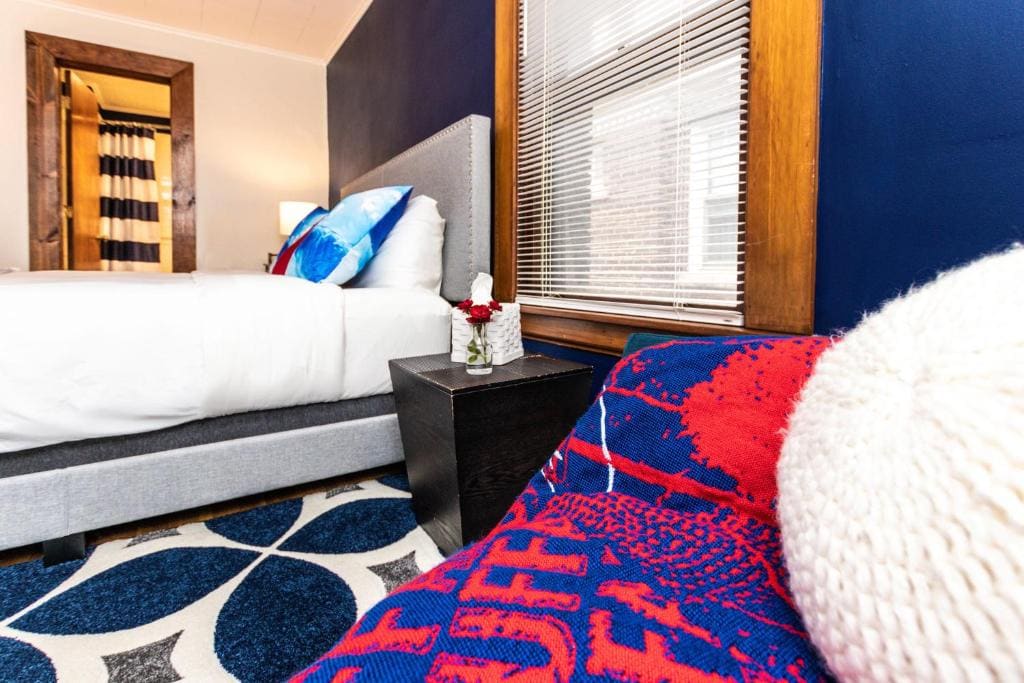 Deluxe King Suite room - Image 3