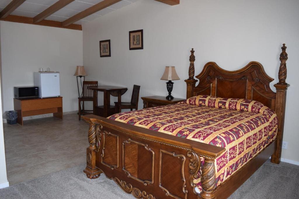 Deluxe King Room room - Image 3