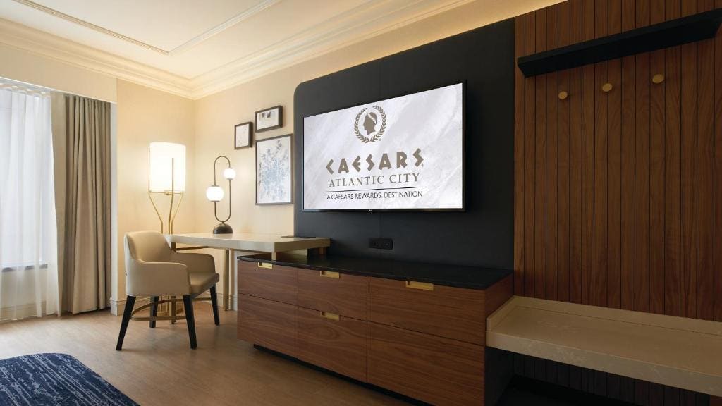Centurion Tower Premium King Non Smoking room - Image 3