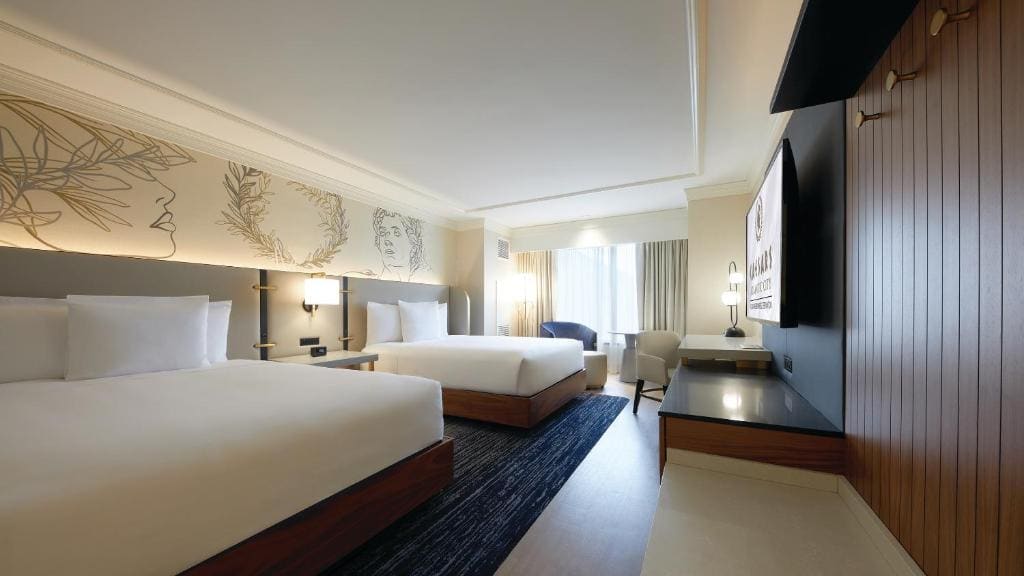 Centurion Tower Premium King Non Smoking room - Image 1
