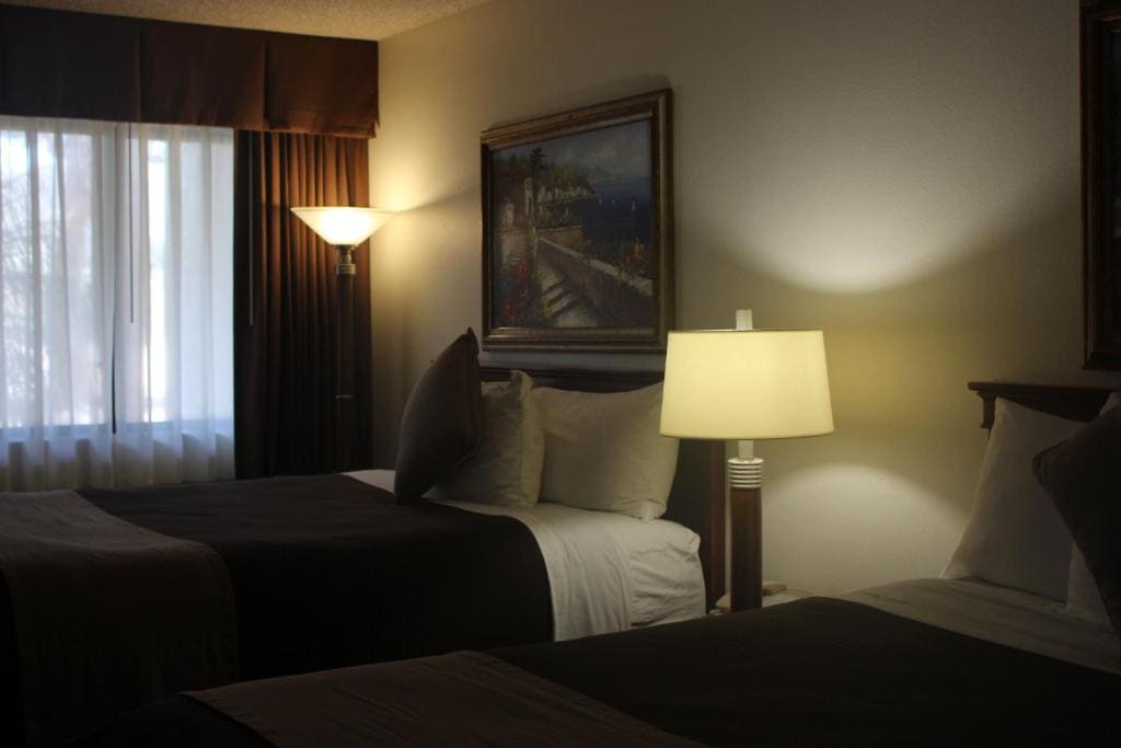 Queen Room with Two Queen Beds room - Image 2