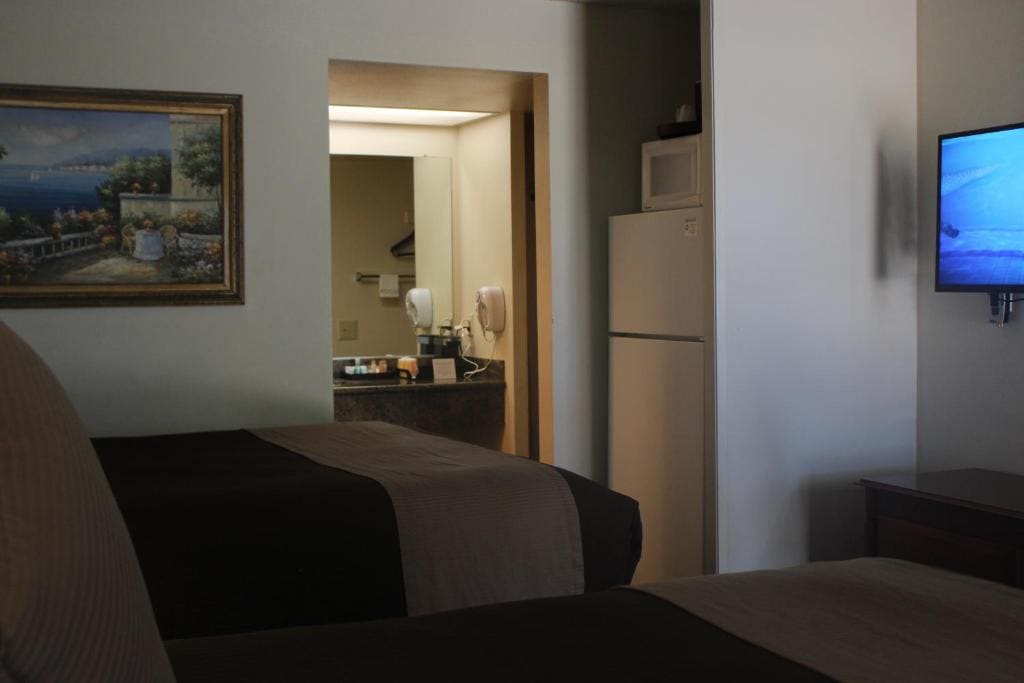 Queen Room with Two Queen Beds room - Image 1