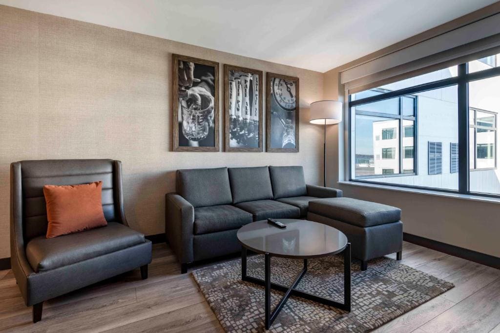 King Suite - Non Smoking room - Image 2