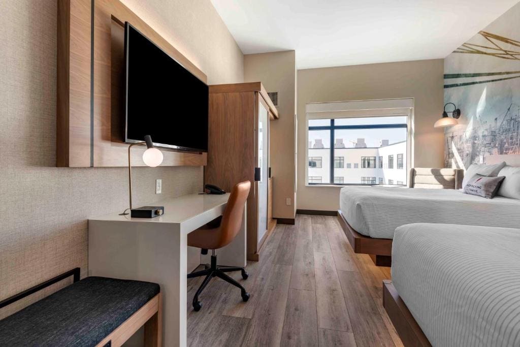 Queen Room with Two Queen Beds and Courtyard View - Non Smoking room - Image 3