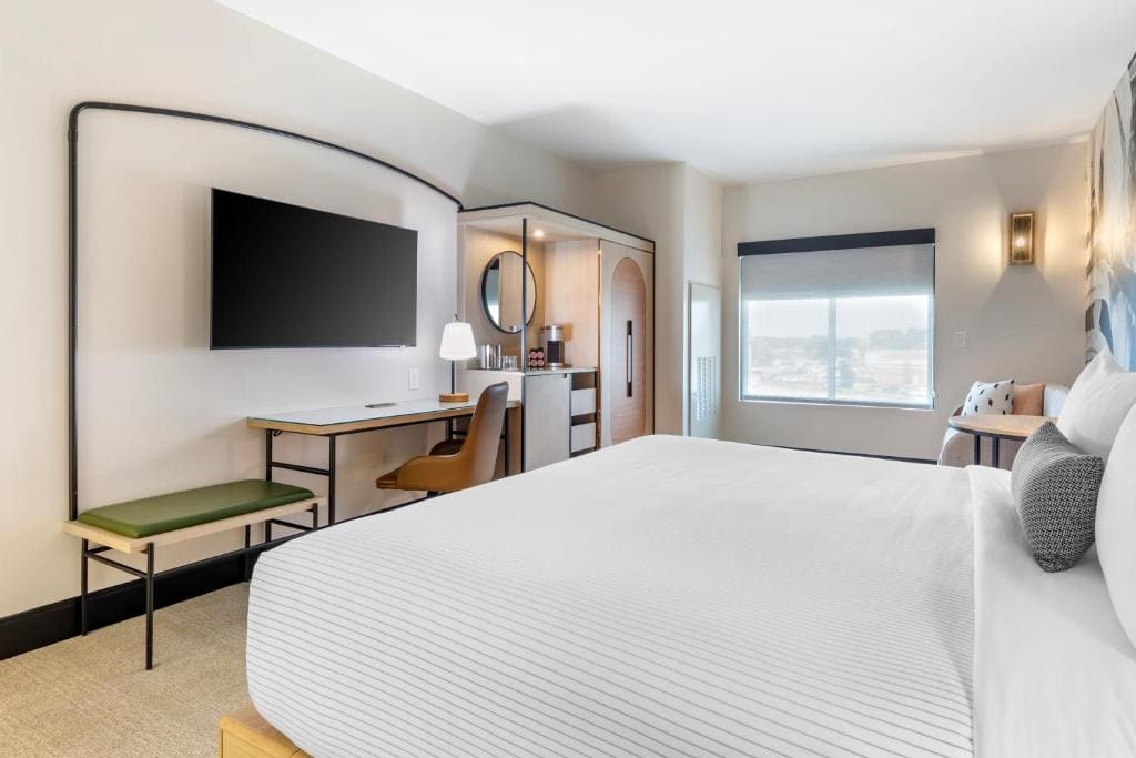 King Room with Sofa Bed - Non-Smoking room - Image 1