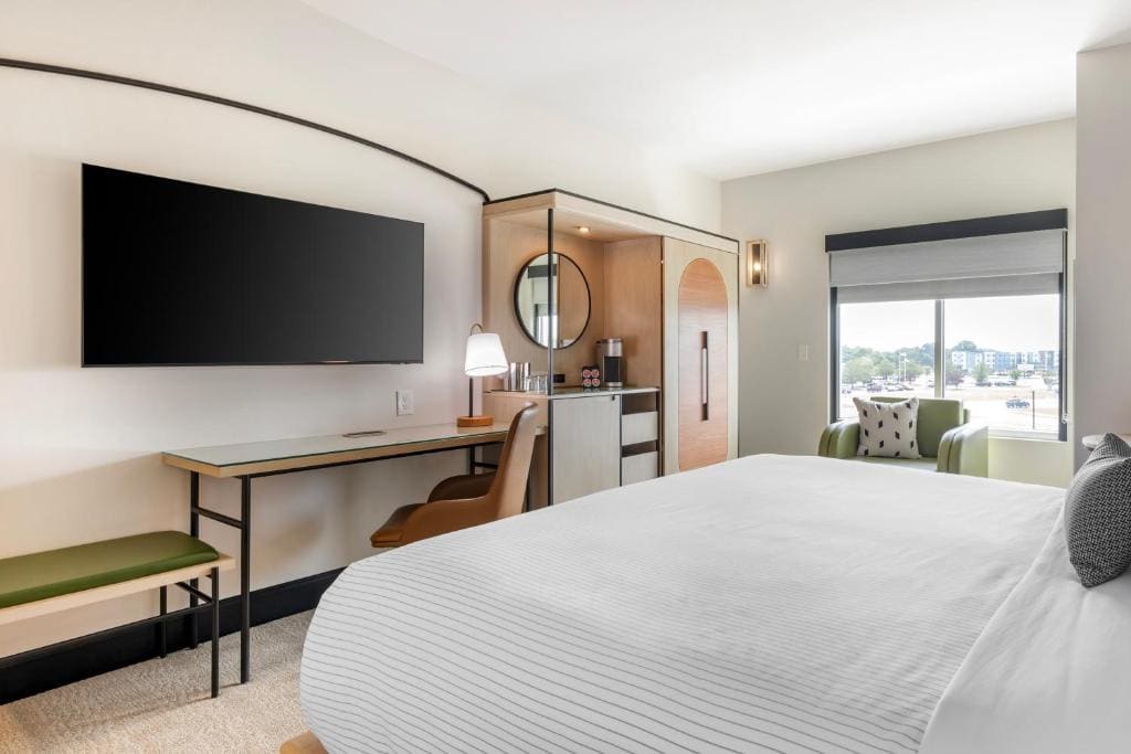 Deluxe King Room - Non-Smoking room - Image 2