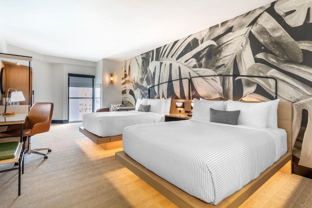 Queen Room with Two Queen Beds - Non-Smoking room - Image 2