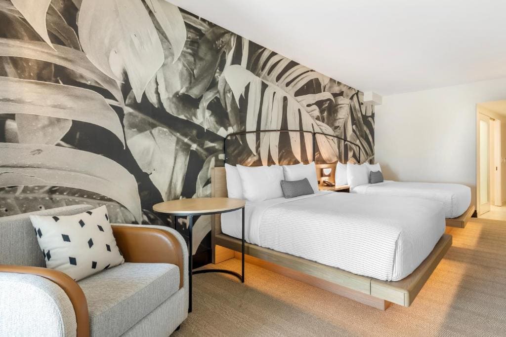 Queen Room with Two Queen Beds - Non-Smoking room - Image 1