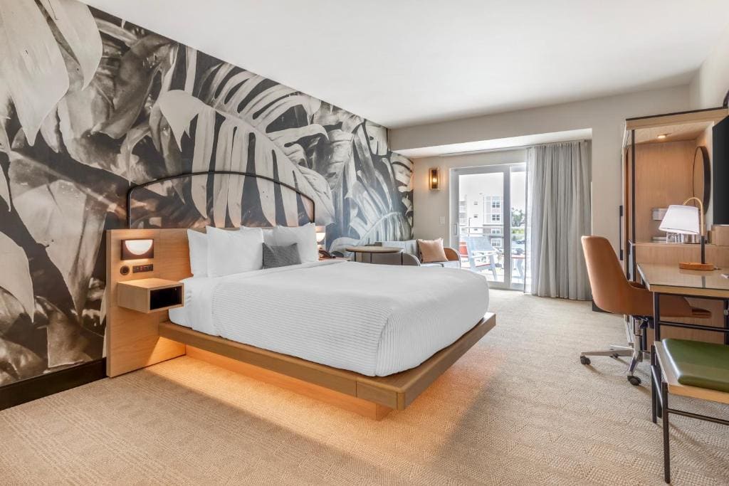 King Room with Balcony room - Image 1
