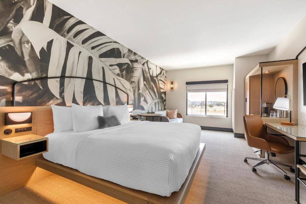 Deluxe King Room - Non-Smoking room - Image 1