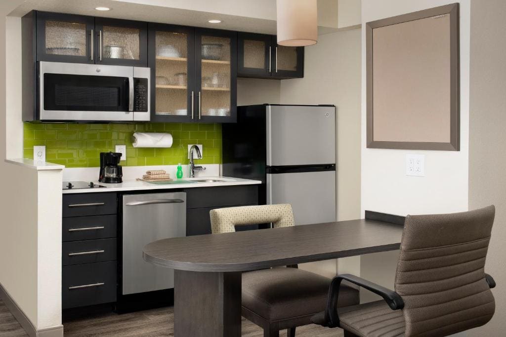 Queen Studio Suite with Two Queen Beds - Mobility Access Roll in Shower/Non-Smoking room - Image 3